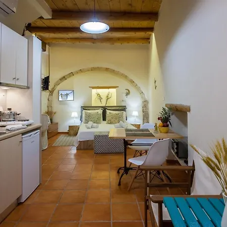 Charming Flatlet In The Old Town شقة *